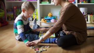 Autizmusban érintett családokat segítő modellprogram indul