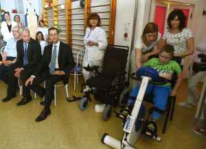 Új rehabilitációs gépet kapott a Szent János kórház gyermekrehabilitációs osztálya